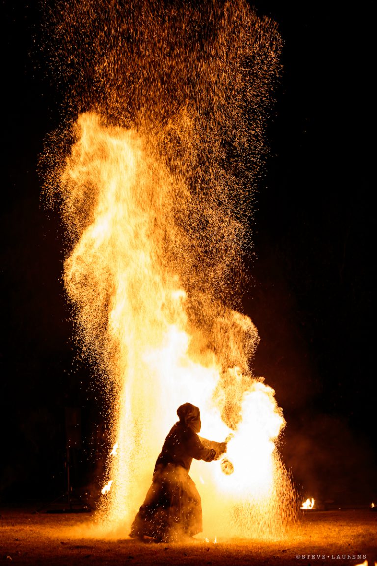 Final du spectacle de jonglerie enflammée par Steve Laurens - Manu le jongleur - Spectacles de feu