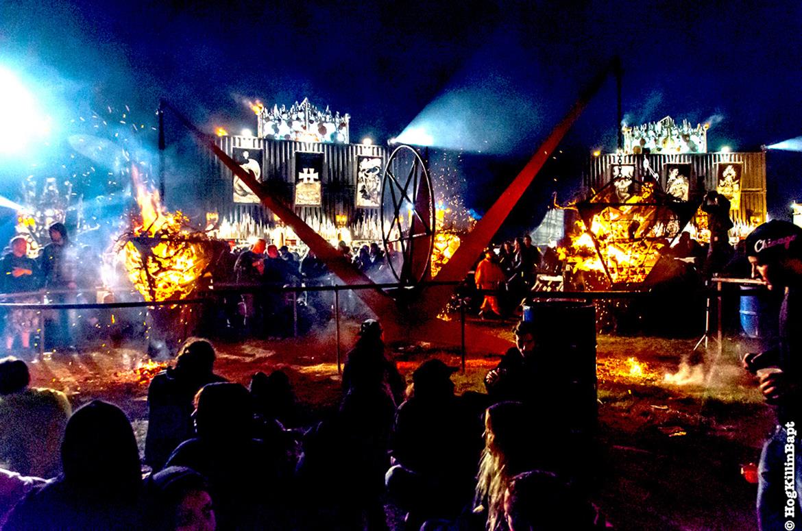 La pyramide de feu MADNEOM au HELLFEST - Manu le jongleur - Spectacles de feu